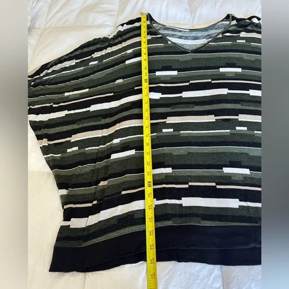 Lane Bryant women’s plus 22W/24W Olive and Black Patterned dolman sleeve top - Picture 6 of 10